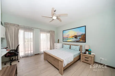 Villa in Meadows, Dubai 4 bedrooms, 540 sq.m. № 122761 - photo 6