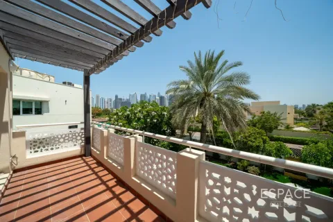 Villa in Meadows, Dubai 4 bedrooms, 540 sq.m. № 122761 - photo 16
