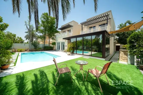 Villa in Meadows, Dubai 4 bedrooms, 540 sq.m. № 122761