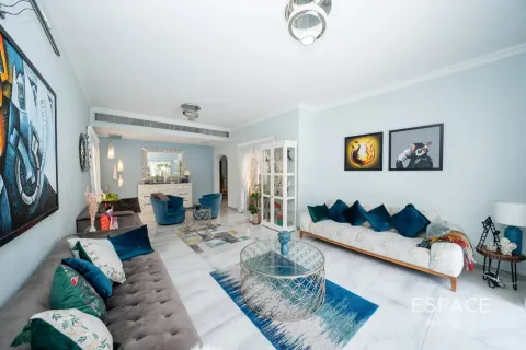 Villa in Meadows, Dubai 4 bedrooms, 540 sq.m. № 122761 - photo 3
