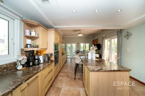 Villa in Meadows, Dubai 4 bedrooms, 540 sq.m. № 122761 - photo 5