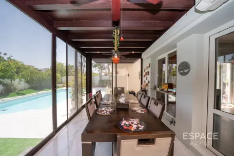 Villa in Meadows, Dubai 4 bedrooms, 540 sq.m. № 122761 - photo 15