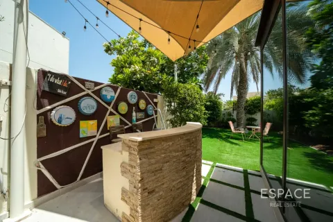 Villa in Meadows, Dubai 4 bedrooms, 540 sq.m. № 122761 - photo 19