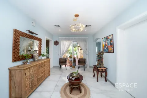 Villa in Meadows, Dubai 4 bedrooms, 540 sq.m. № 122761 - photo 9