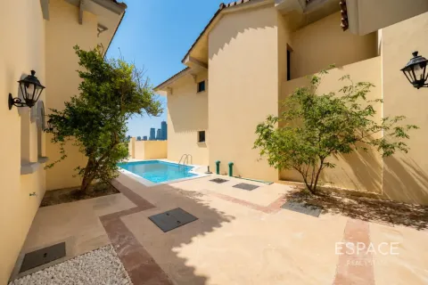 Villa in Palm Jumeirah, Dubai 4 bedrooms, 465 sq.m. № 122757 - photo 13