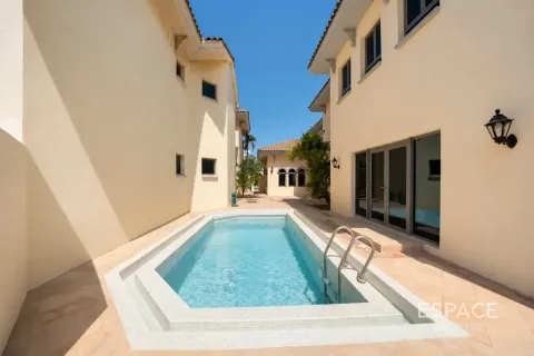 Villa in Palm Jumeirah, Dubai 4 bedrooms, 465 sq.m. № 122757 - photo 14