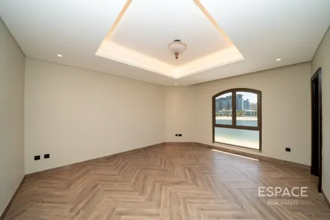 Villa in Palm Jumeirah, Dubai 4 bedrooms, 465 sq.m. № 122757 - photo 8