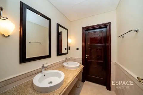 Villa in Palm Jumeirah, Dubai 4 bedrooms, 465 sq.m. № 122757 - photo 9
