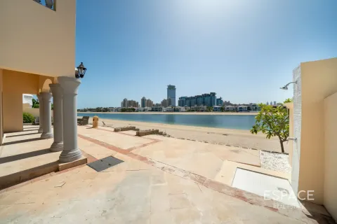 Villa in Palm Jumeirah, Dubai 4 bedrooms, 465 sq.m. № 122757 - photo 12