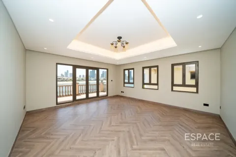 Villa in Palm Jumeirah, Dubai 4 bedrooms, 465 sq.m. № 122757 - photo 7