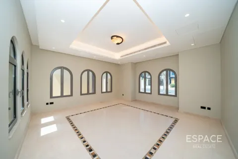 Villa in Palm Jumeirah, Dubai 4 bedrooms, 465 sq.m. № 122757 - photo 3