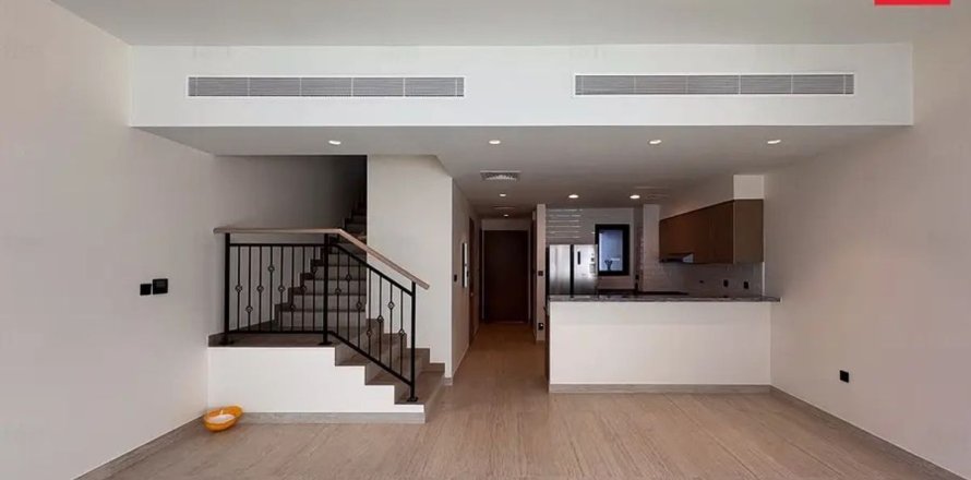 Таунхаус в Дубае, 4 спальни, 144м², № 96214