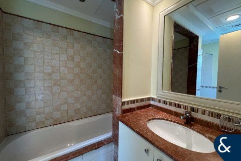 Townhouse in Victory Heights, Dubai Sports City, Dubai 4 bedrooms, 311 sq.m. № 76501 - photo 13