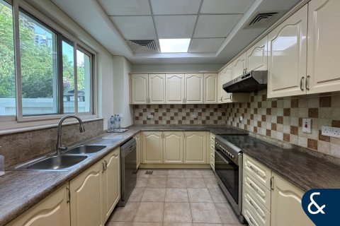 Townhouse in Victory Heights, Dubai Sports City, Dubai 4 bedrooms, 311 sq.m. № 76501 - photo 2