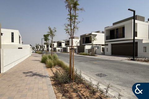 Villa in Al Furjan, Dubai 4 bedrooms, 347 sq.m. № 76487 - photo 1