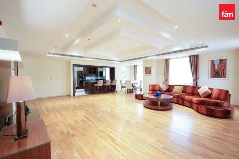 Снять в аренду квартиру в Дубай Марине, Дубай: 4 спальни, 557.4м², № 18603 - фото 10