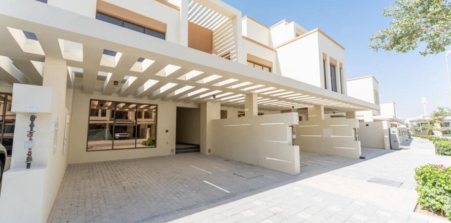 Townhouse in Dubai 4 bedrooms, 145.2 sq.m. № 119052