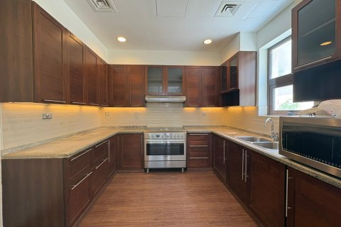 Villa in Dubai 3 bedrooms, 302 sq.m. № 101207 - photo 22