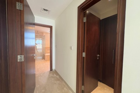 Villa in Dubai 3 bedrooms, 302 sq.m. № 101207 - photo 8