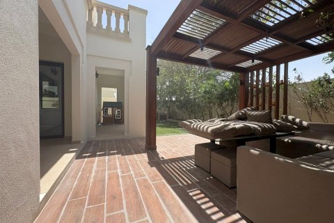 Villa in Dubai 3 bedrooms, 302 sq.m. № 101207 - photo 17