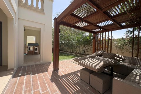 Villa in Dubai 3 bedrooms, 302 sq.m. № 101207 - photo 5
