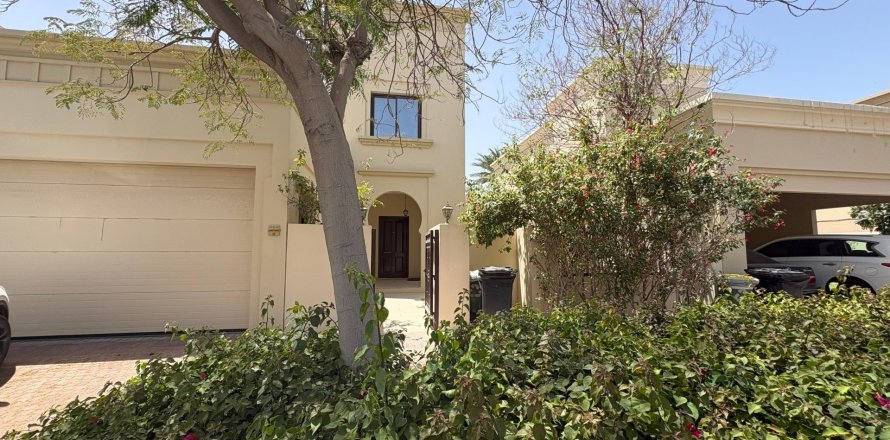 Villa in Dubai 3 bedrooms, 302 sq.m. № 101207