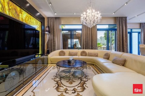 Снять в аренду виллу в Пальме Джумейре, Дубай: 5 спален, 340.2м², № 47155 - фото 6
