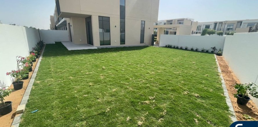 Villa en EMAAR South, Dubai South (Dubai World Central), Dubai, 4 dormitorios, 397 m², № 74417