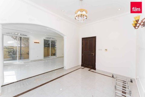 فيلا في دبي 4 غرف نوم, 527.4 م² رقم 11550 - صورة 1