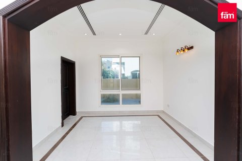 فيلا في دبي 4 غرف نوم, 527.4 م² رقم 11550 - صورة 8