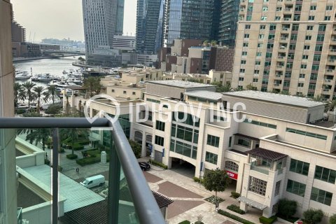 Снять в аренду квартиру в Emaar 6 Towers, Дубай Марина, Дубай: 1 спальня, 110м², № 38288 - фото 3