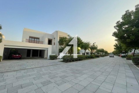 Villa en District One, Dubai, 5 dormitorios, 879.9 m², № 8885 - foto 2