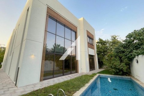 Villa en District One, Dubai, 5 dormitorios, 879.9 m², № 8885 - foto 1