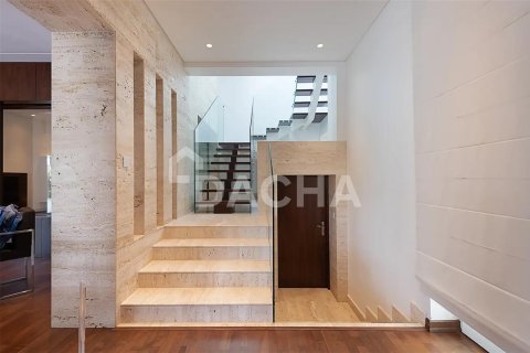 Villa in Emirates Hills, Dubai 8 bedrooms, 2401.5 sq.m. № 7083 - photo 9