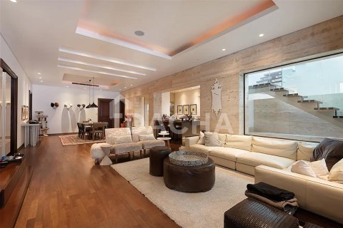 Villa in Emirates Hills, Dubai 8 bedrooms, 2401.5 sq.m. № 7083 - photo 5