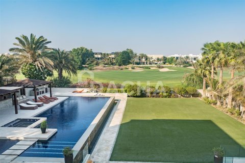Villa in Emirates Hills, Dubai 8 bedrooms, 2401.5 sq.m. № 7083 - photo 1