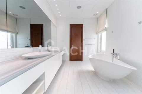 Villa in Emirates Hills, Dubai 8 bedrooms, 2401.5 sq.m. № 7083 - photo 14