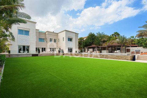 Villa in Emirates Hills, Dubai 8 bedrooms, 2401.5 sq.m. № 7083 - photo 19
