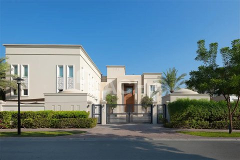 Villa in Emirates Hills, Dubai 8 bedrooms, 2401.5 sq.m. № 7083 - photo 2