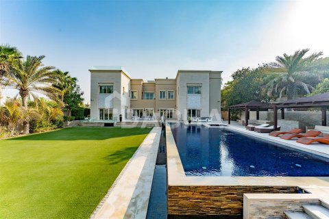 Villa in Emirates Hills, Dubai 8 bedrooms, 2401.5 sq.m. № 7083 - photo 3