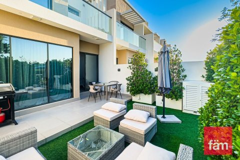 Townhouse in Dubai 3 bedrooms, 151.6 sq.m. № 114794