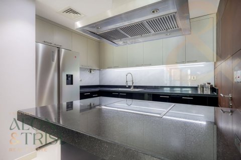 Купить квартиру в Бизнес-Бэе, Дубай: 2 спальни, 156м², № 60687 - фото 2