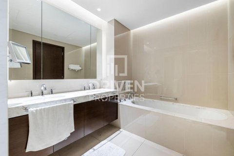 Apartment in The Address Residence Fountain Views, Downtown Dubai (Downtown Burj Dubai), Dubai 2 bedrooms, 126.53 sq.m. № 138205 - photo 10