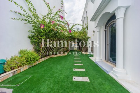 Villa in FIVE Palm Jumeirah, Palm Jumeirah, Dubai 4 bedrooms, 684.50930400 sq.m. № 84562 - photo 22