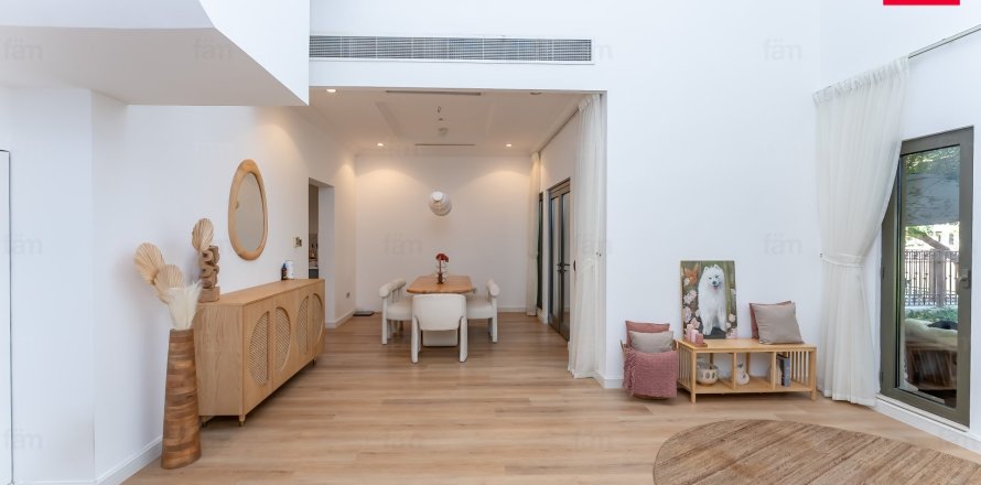 Villa in Palm Jumeirah, Dubai 4 bedrooms, 468.7 sq.m. № 97782