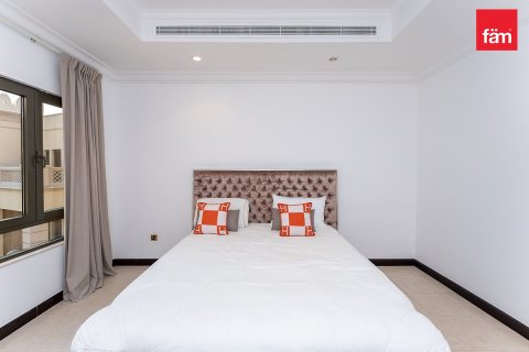 Villa in Palm Jumeirah, Dubai 4 bedrooms, 468.7 sq.m. № 97782 - photo 18