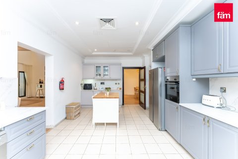 Villa in Palm Jumeirah, Dubai 4 bedrooms, 468.7 sq.m. № 97782 - photo 12