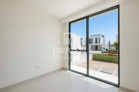 Villa in EMAAR South, Dubai South (Dubai World Central), Dubai 4 bedrooms, 499.26 sq.m. № 129236 - photo 8