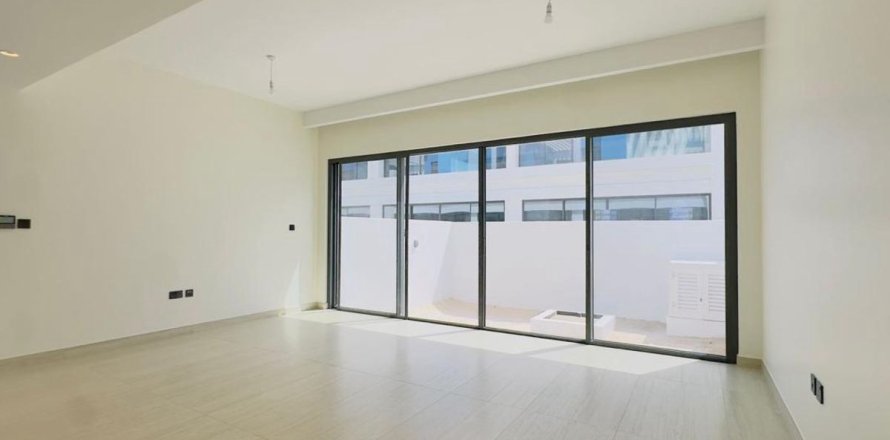Townhouse in Dubai 4 bedrooms, 144 sq.m. № 109275