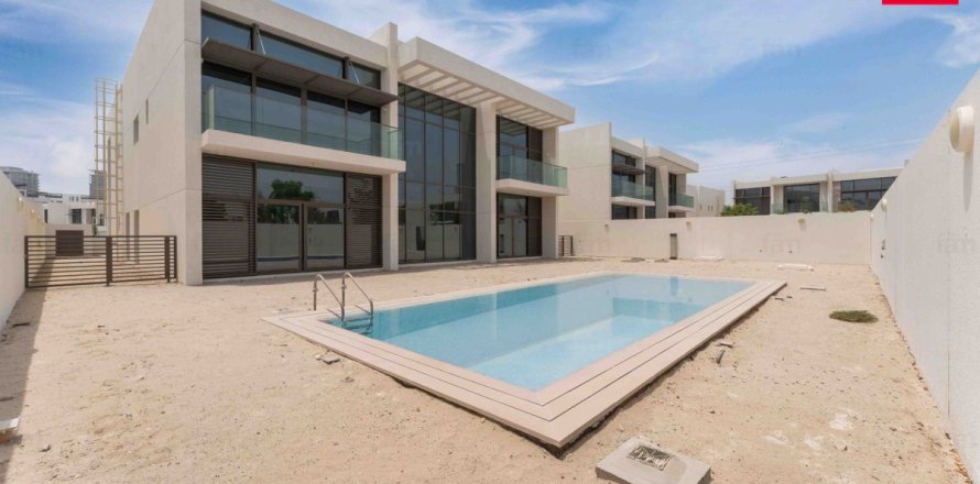 Villa in Dubai 6 bedrooms, 1125 sq.m. № 50008